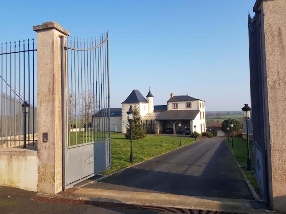 Villa Le Logis Cholet 49300 Lieu Exceptionnel En Famille Ou Amis à Mazieres-en-Mauges Extérieur photo
